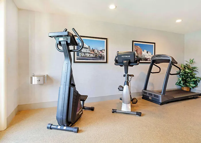 Best Western Cedar Inn & Suites